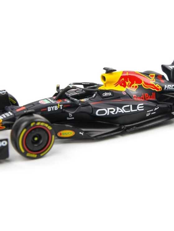EXCLUSIVE Bburago Red Bull Formula 1 (F1) RB18 (Max Verstappen) number 1
