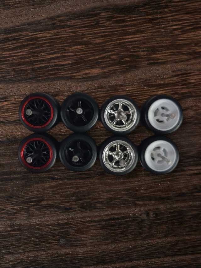 Rubber tires wheels (set 4) 1:64
w-5