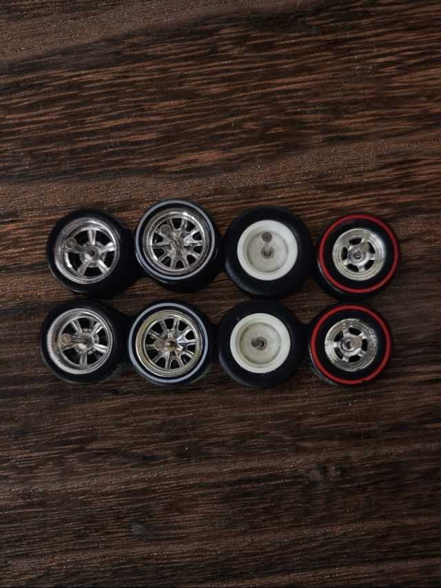 Rubber tires wheels (set 4) 1:64
w-20