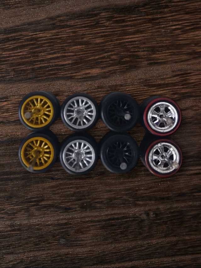 Rubber tires wheels (set 4) 1:64
w-3