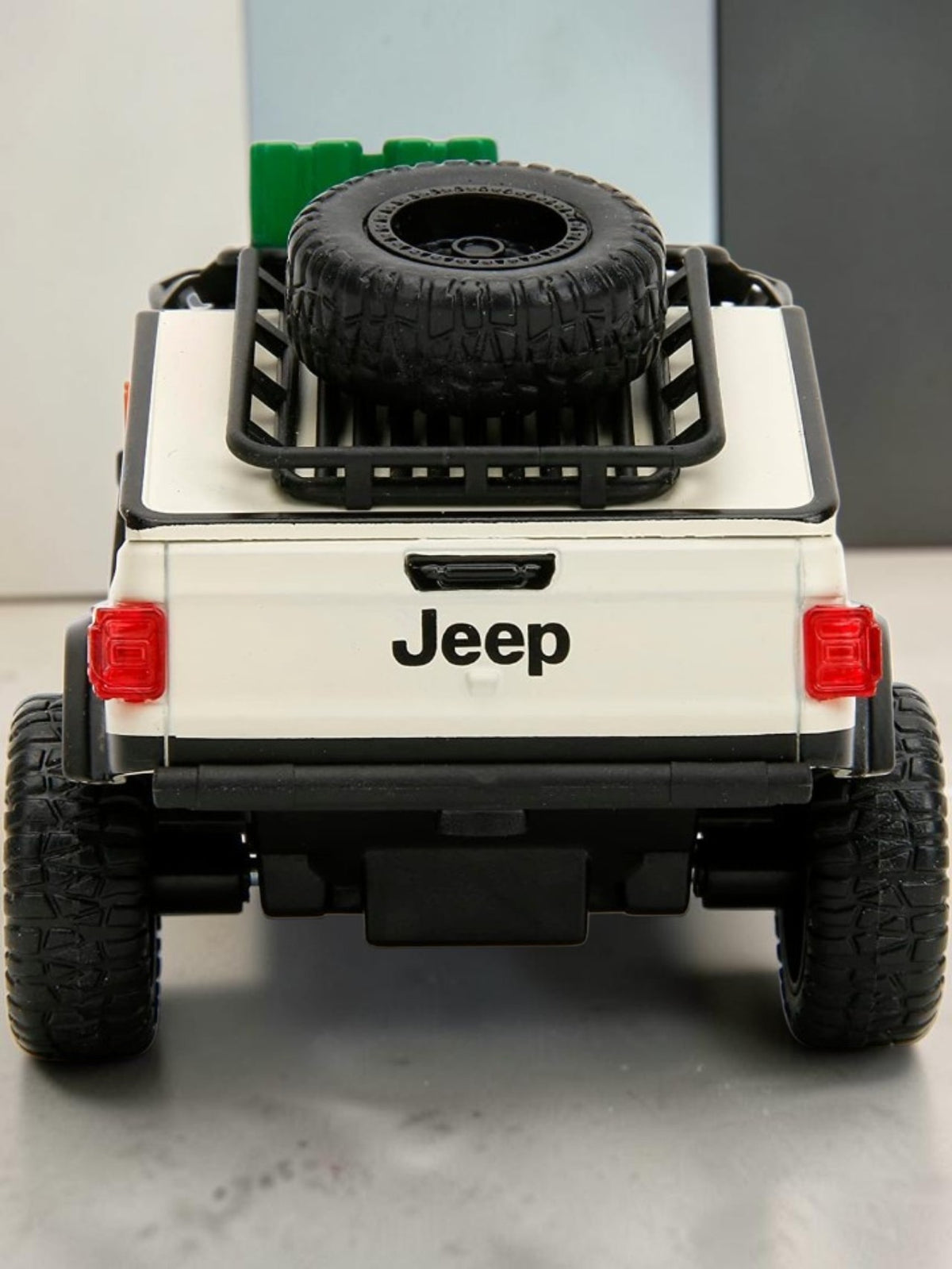 Jada "Jeep Gladiator Jurassic World Diecast Model Car 1:32 Scale