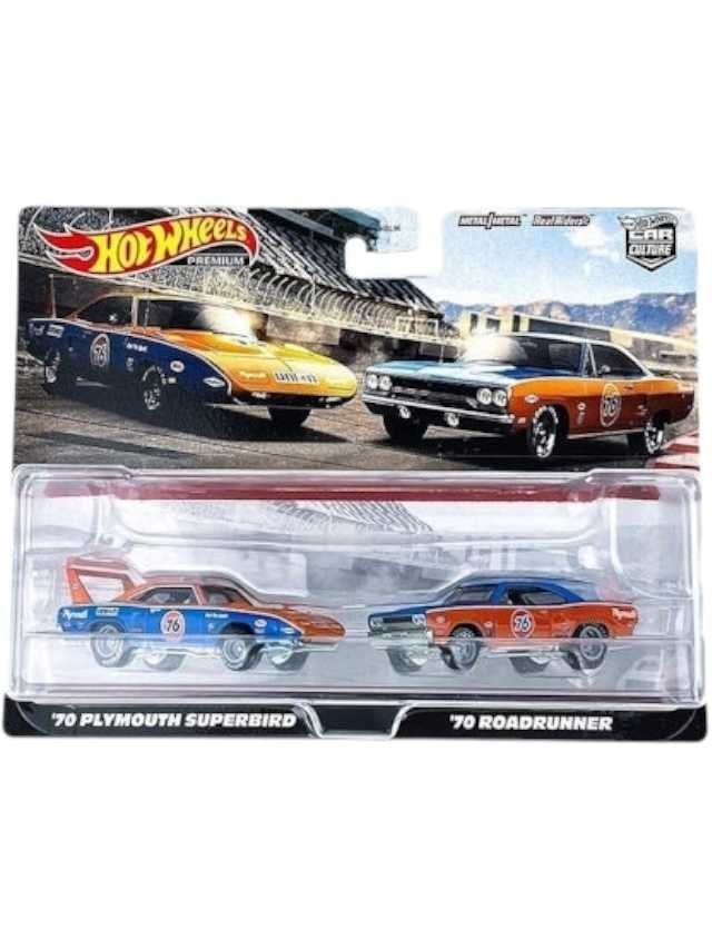 Hotwheels 2 pack 70 Plymouth superbird and 70 roadrunner
