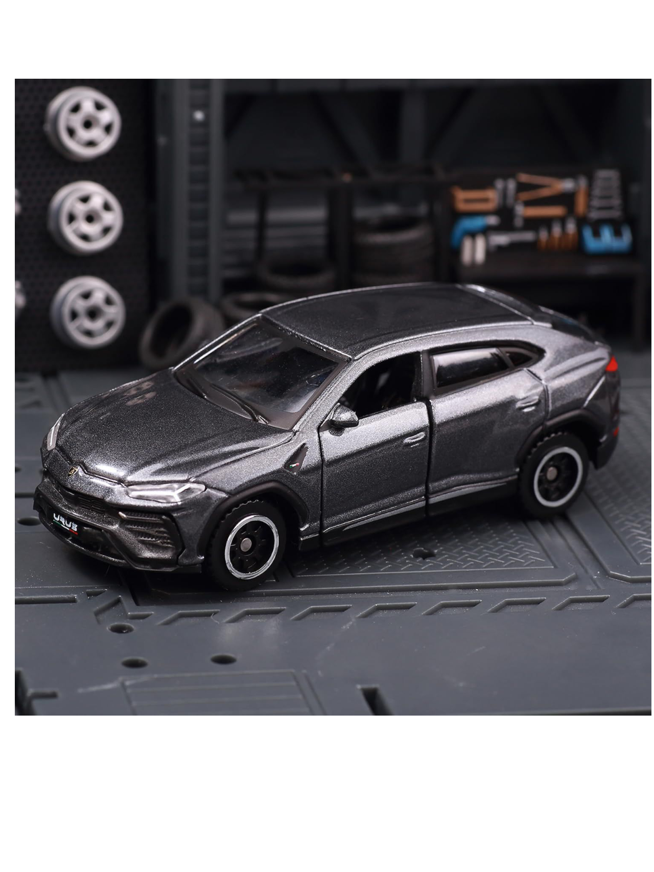 Bburago Sports Cars Edition Lamborghini Urus 1:64 Scale