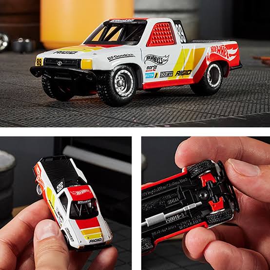 Hotwheels Elite 64 - 1989 Toyota Hilux Stadium Truck Premium Metal Die-cast Collectible 1:64 Scale (With Protector) HWR90