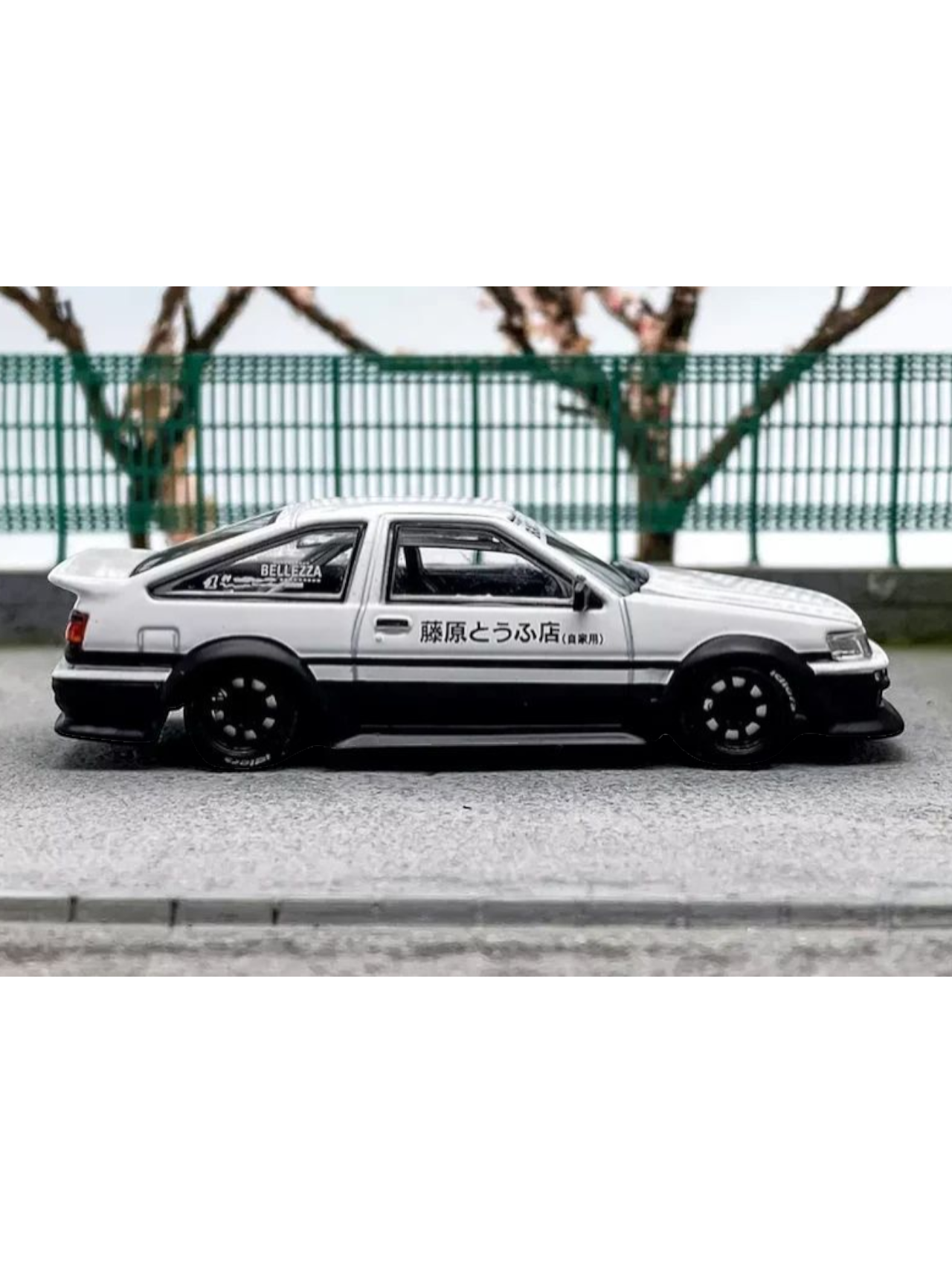 Street Warrior Toyota AE86 Rauh-Welt Premium Diecast 1:64 Scale (With Acrylic Case)