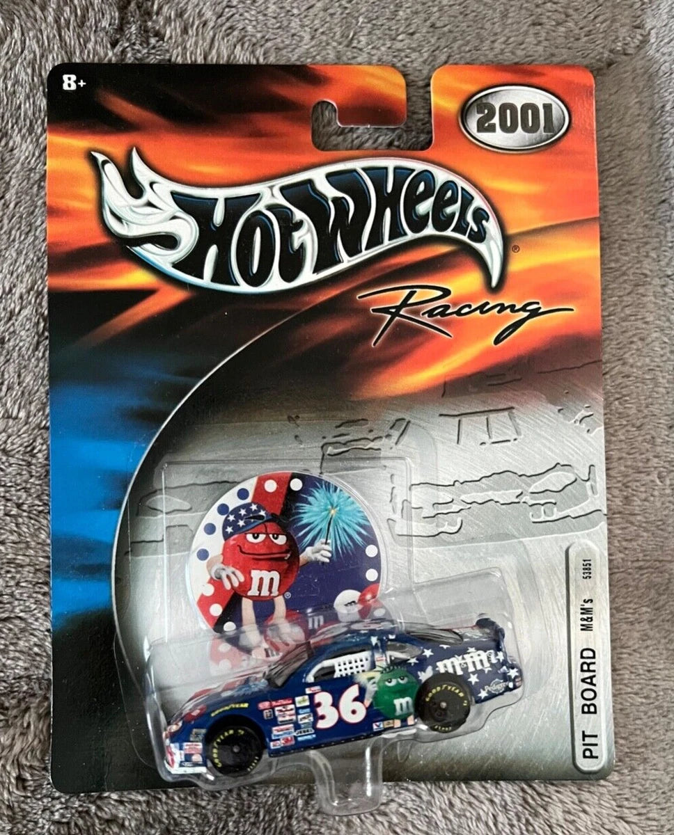 Hot Wheels 2001 racing pit board m & m' s 1/64 Scale