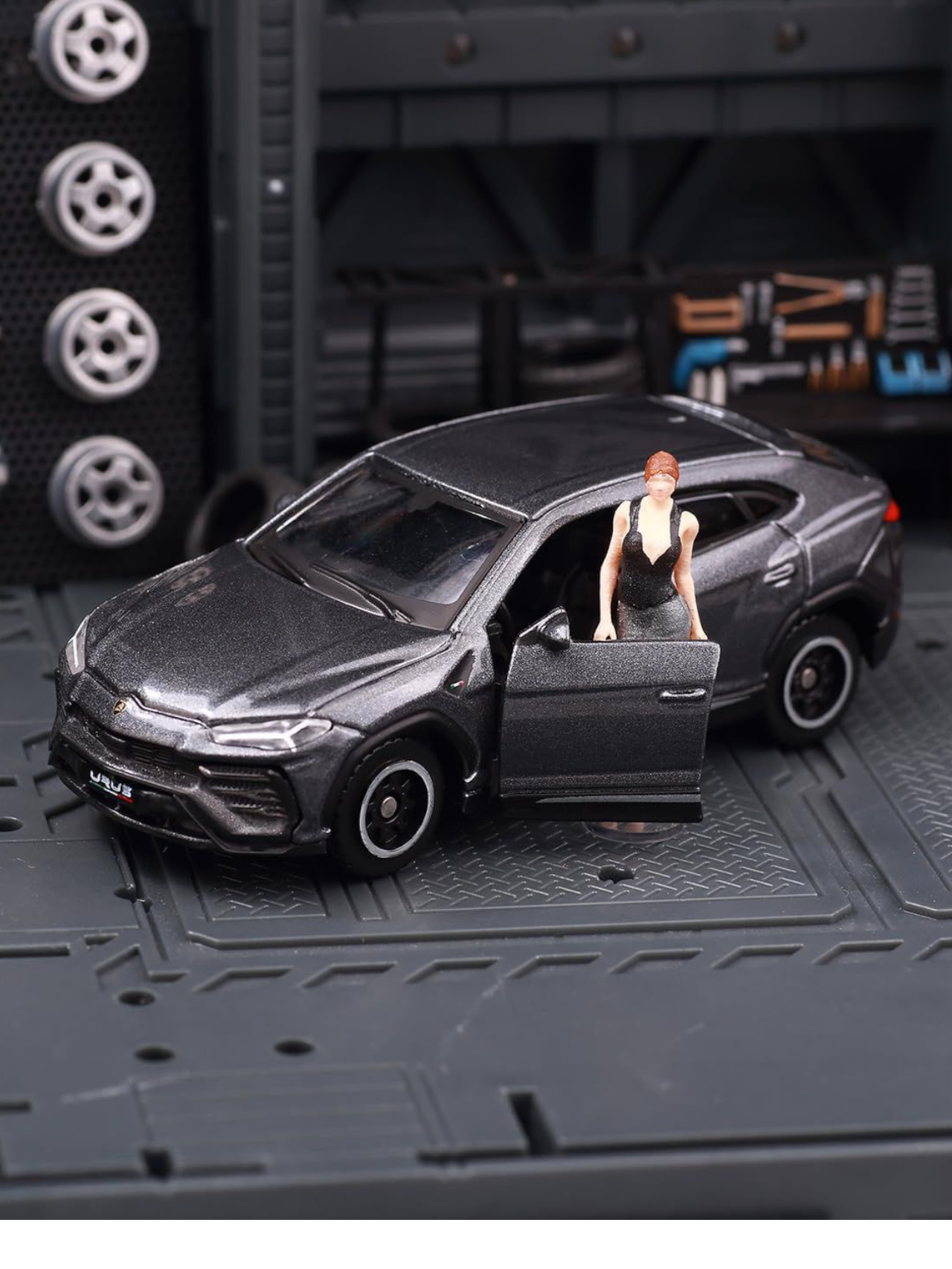 Bburago Sports Cars Edition Lamborghini Urus 1:64 Scale