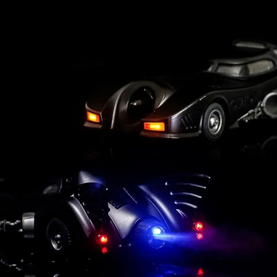 QY Toys 1989-Batmobile 1:24 Scale (Official Licensed Product)