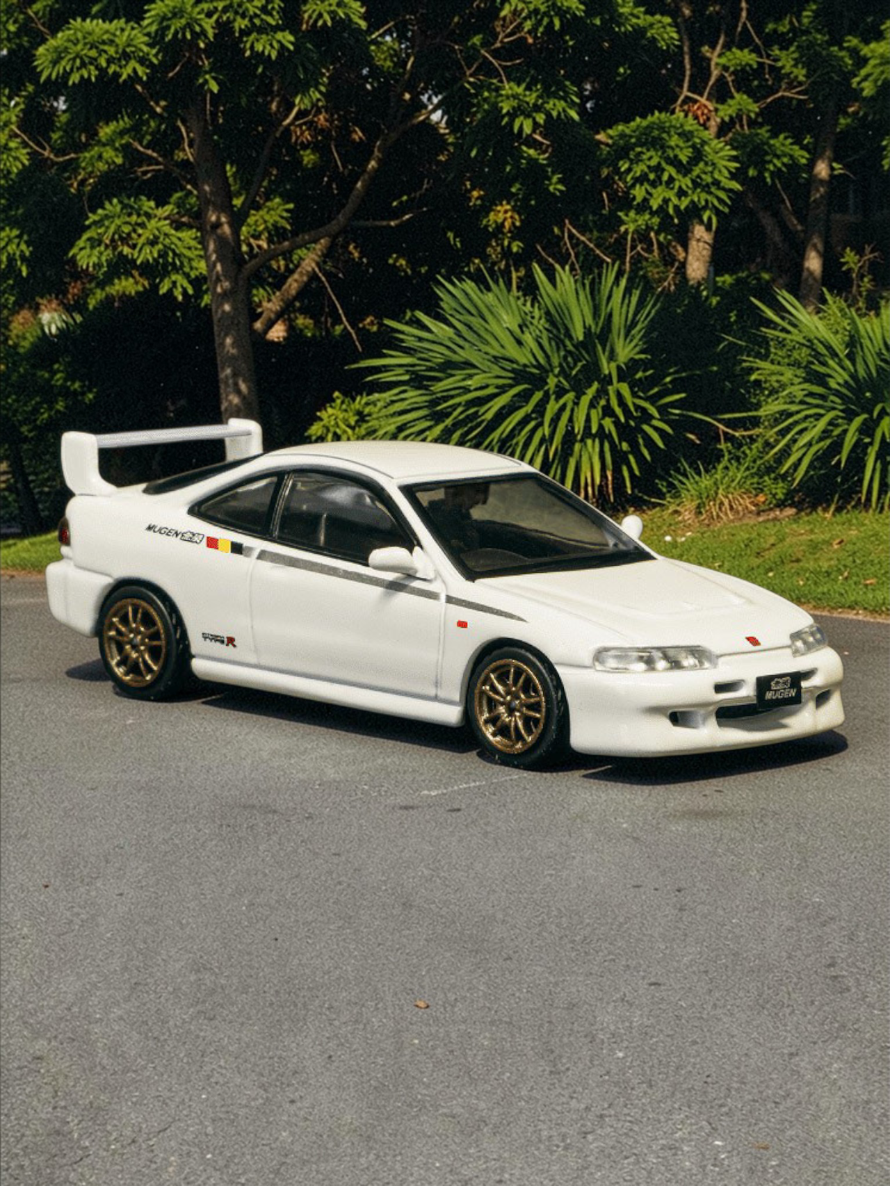 Tarmac Works Honda Integra TYPE R DC2 MUGEN Miniature Car 1:64 Scale - Stylish & Detailed Model