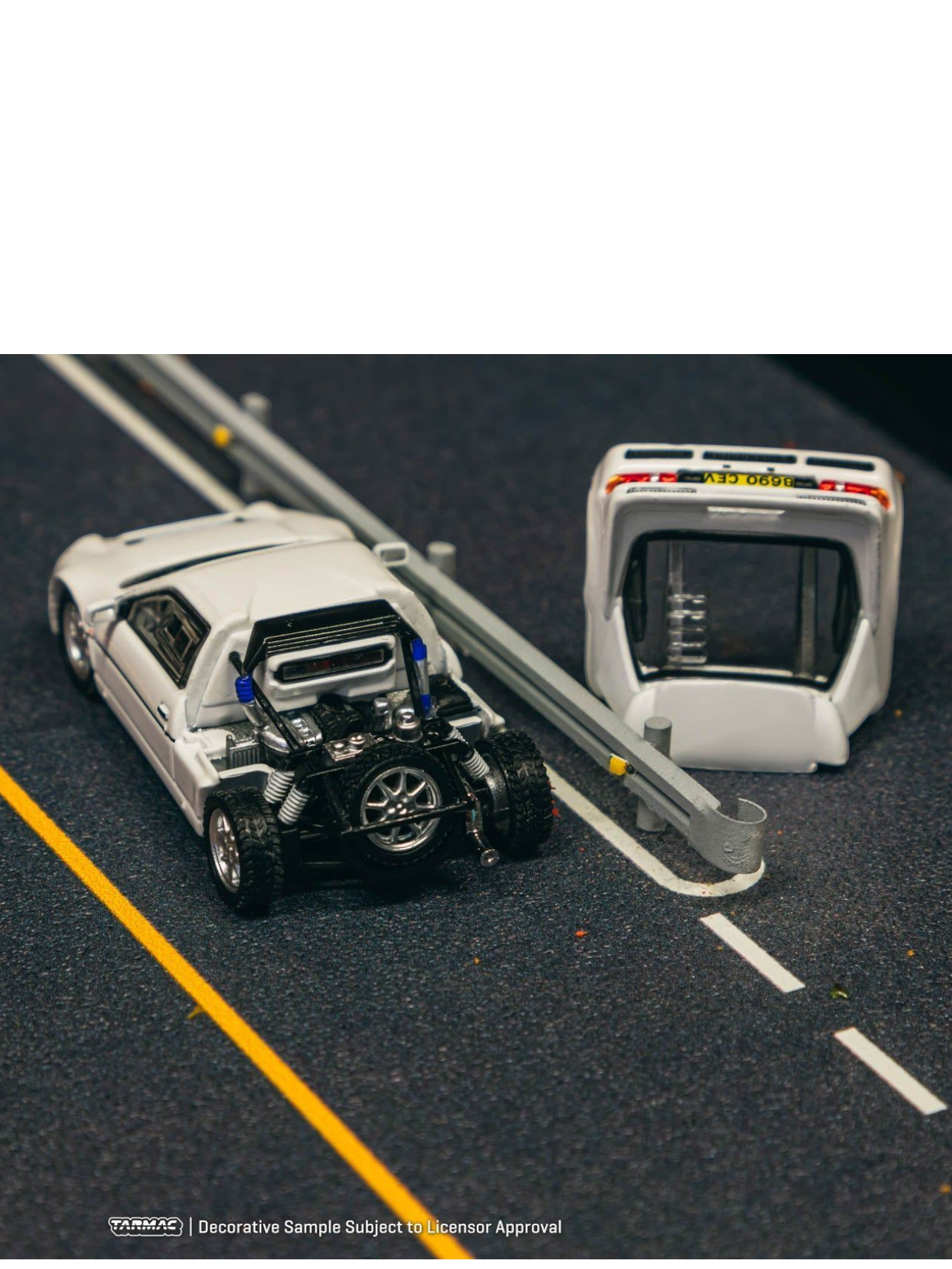 Tarmac Works Ford RS200 1:64 Scale (With Acrylic Case)