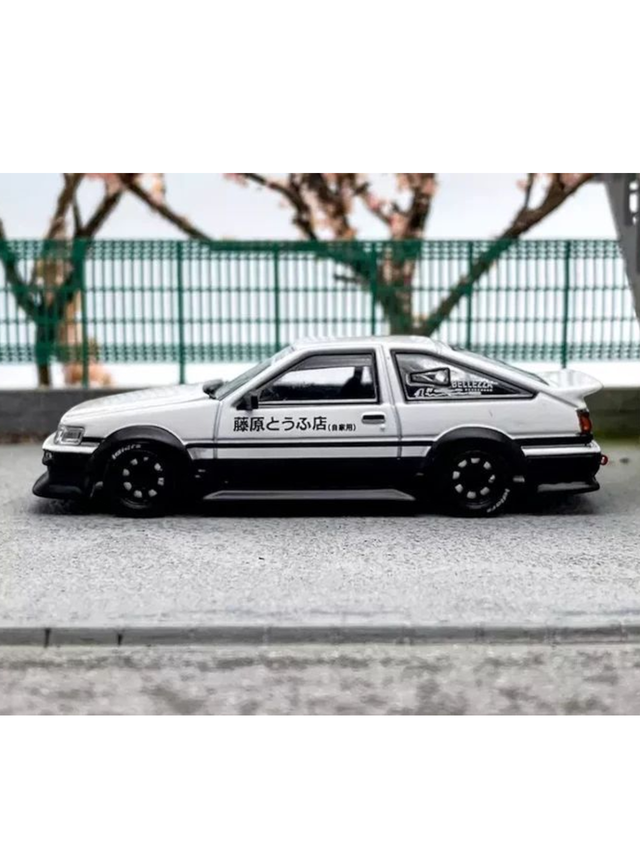 Street Warrior Toyota AE86 Rauh-Welt Premium Diecast 1:64 Scale (With Acrylic Case)