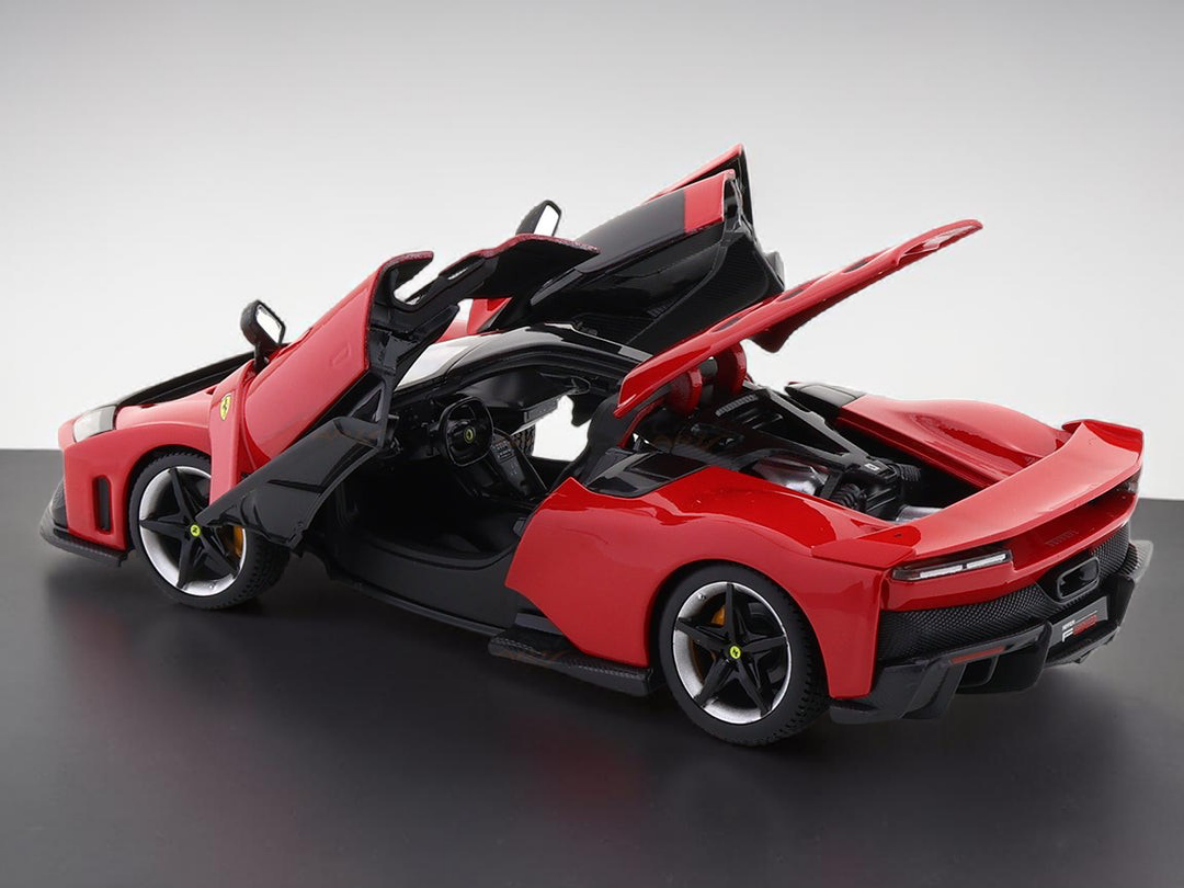 Bburago 'Ferrari F80 With Acrylic Case Imported 1:24 Scale Diecast Model