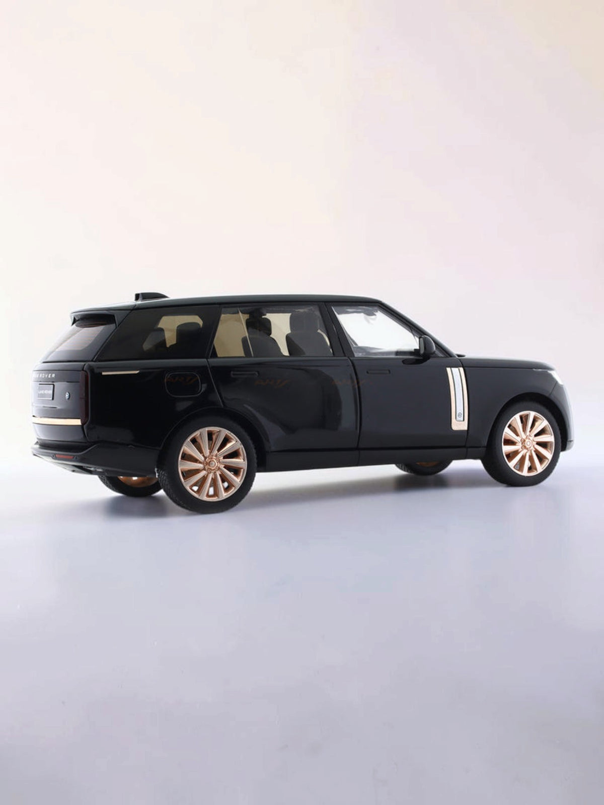 QT TOYS 2022 Land Rover Range Rover SV 1:18 Scale Alloy Die-Cast Model Car | Opening Doors, Lights & Sound, Steering, Suspension & Adjustable Seats