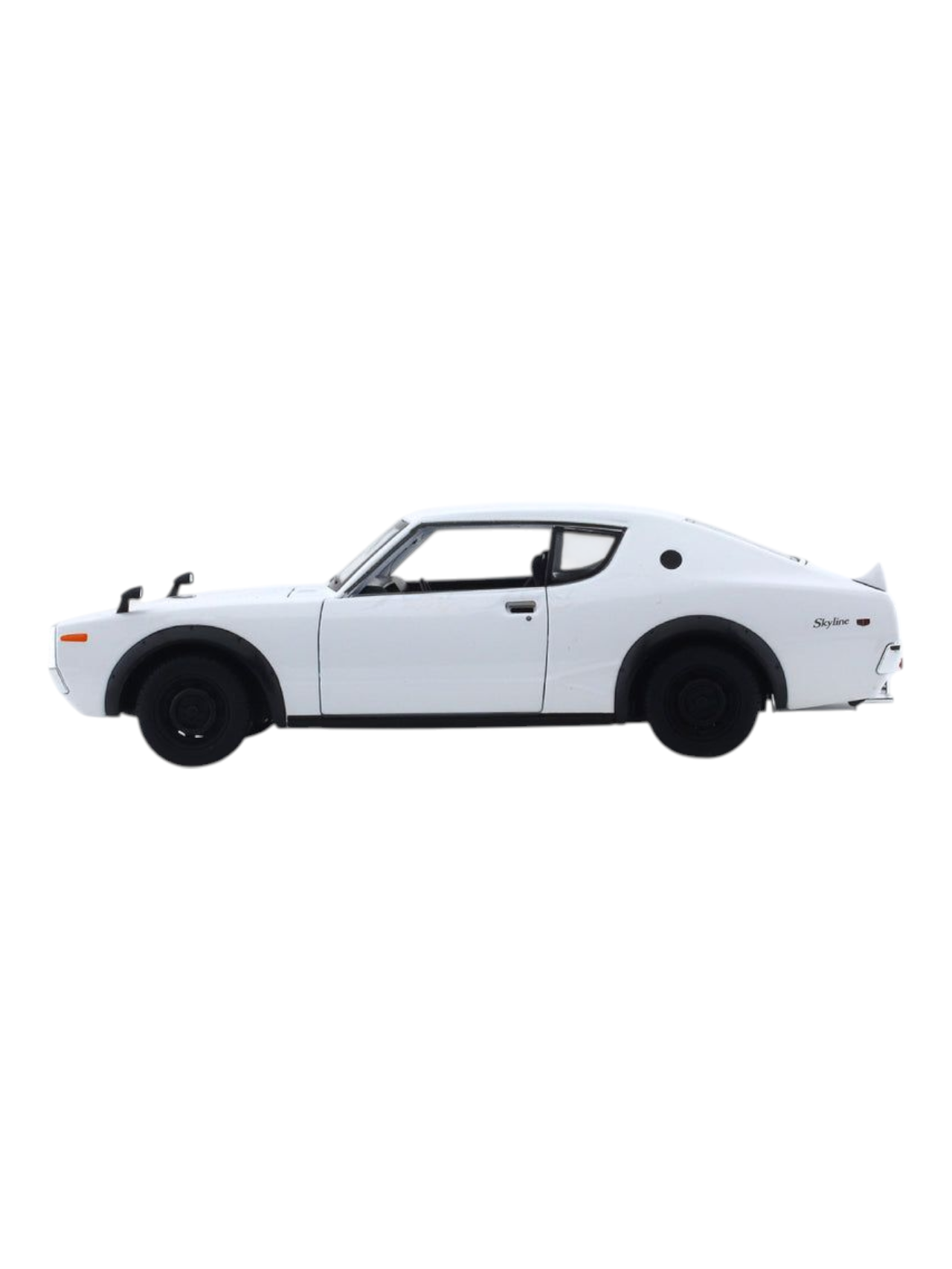 Maisto Collectors Collection 1973 Nissan Skyline 2000GT-R (KPGC110) Diecast 1:24 Scale (Blister Damaged)