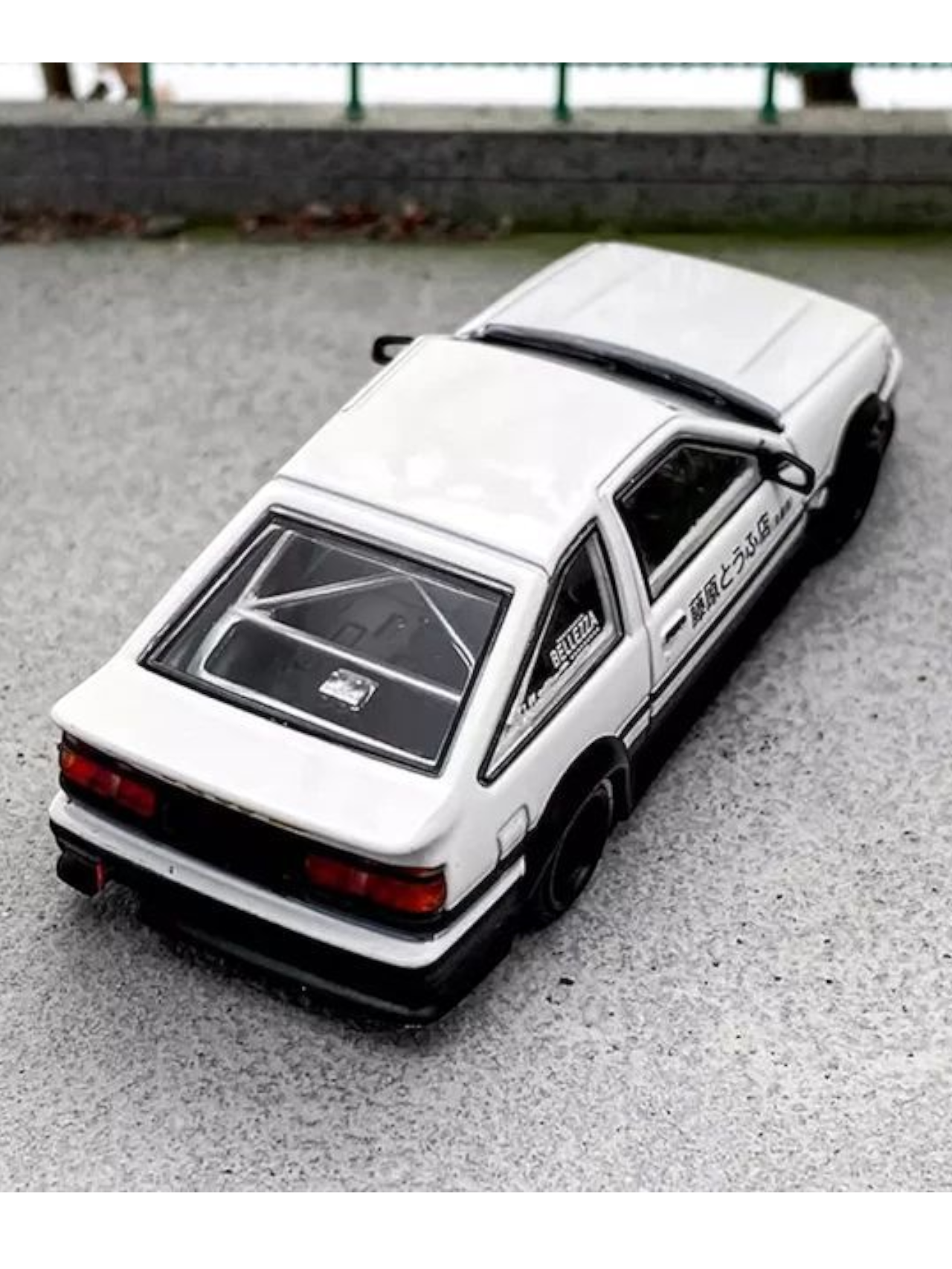 Street Warrior Toyota AE86 Rauh-Welt Premium Diecast 1:64 Scale (With Acrylic Case)