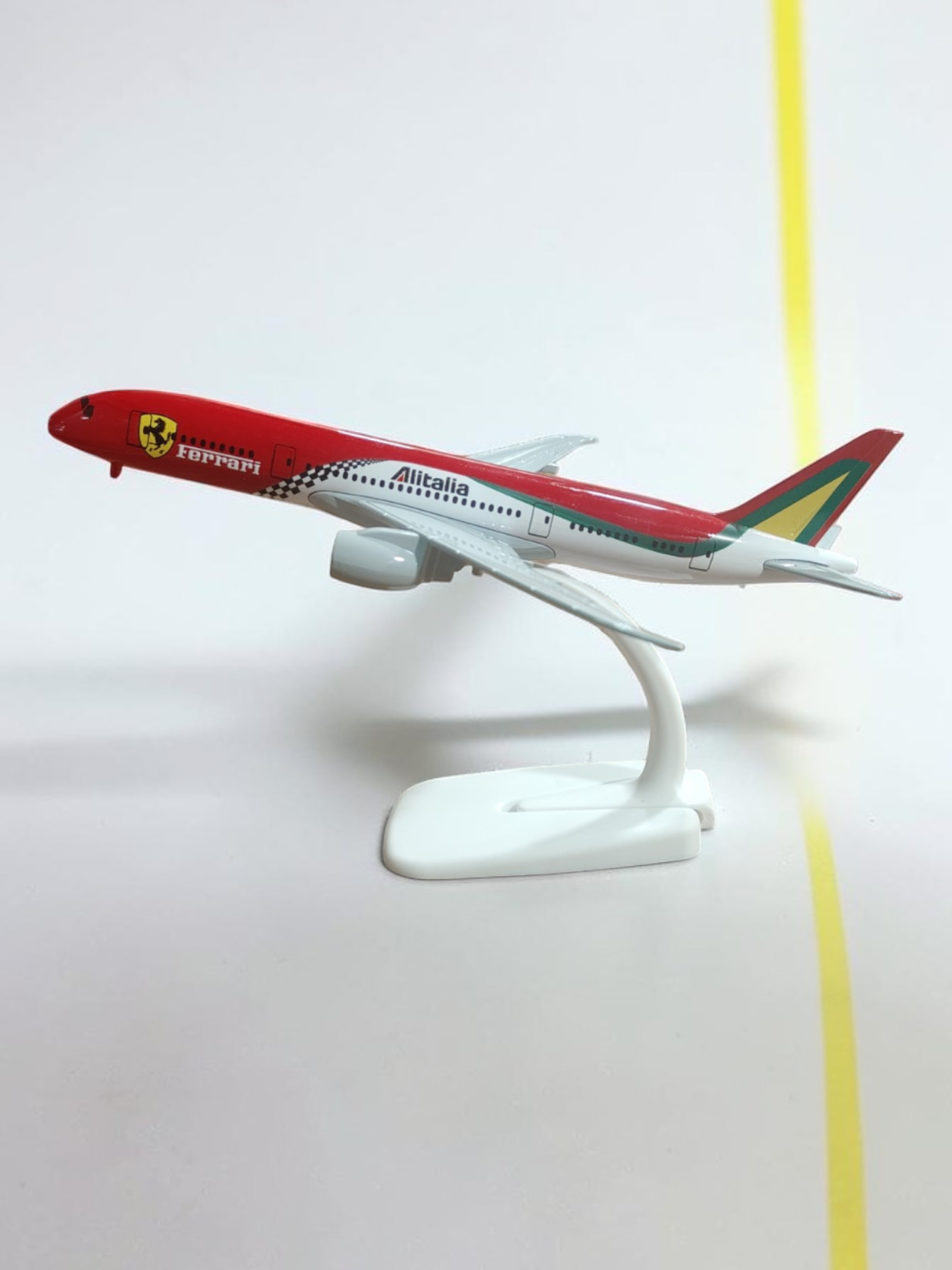 Aircraft 'Ferrari Alitalia Airlines Boeing 787 Display Stand With Landing Wheels 20cm Scale (No.310)