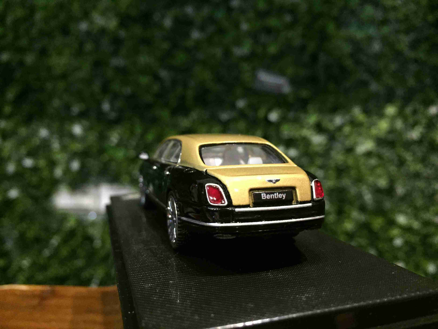 SC Art Bentley Mulsanne Diecast Car Model 1:64 Scale Black & Gold Luxury Edition
