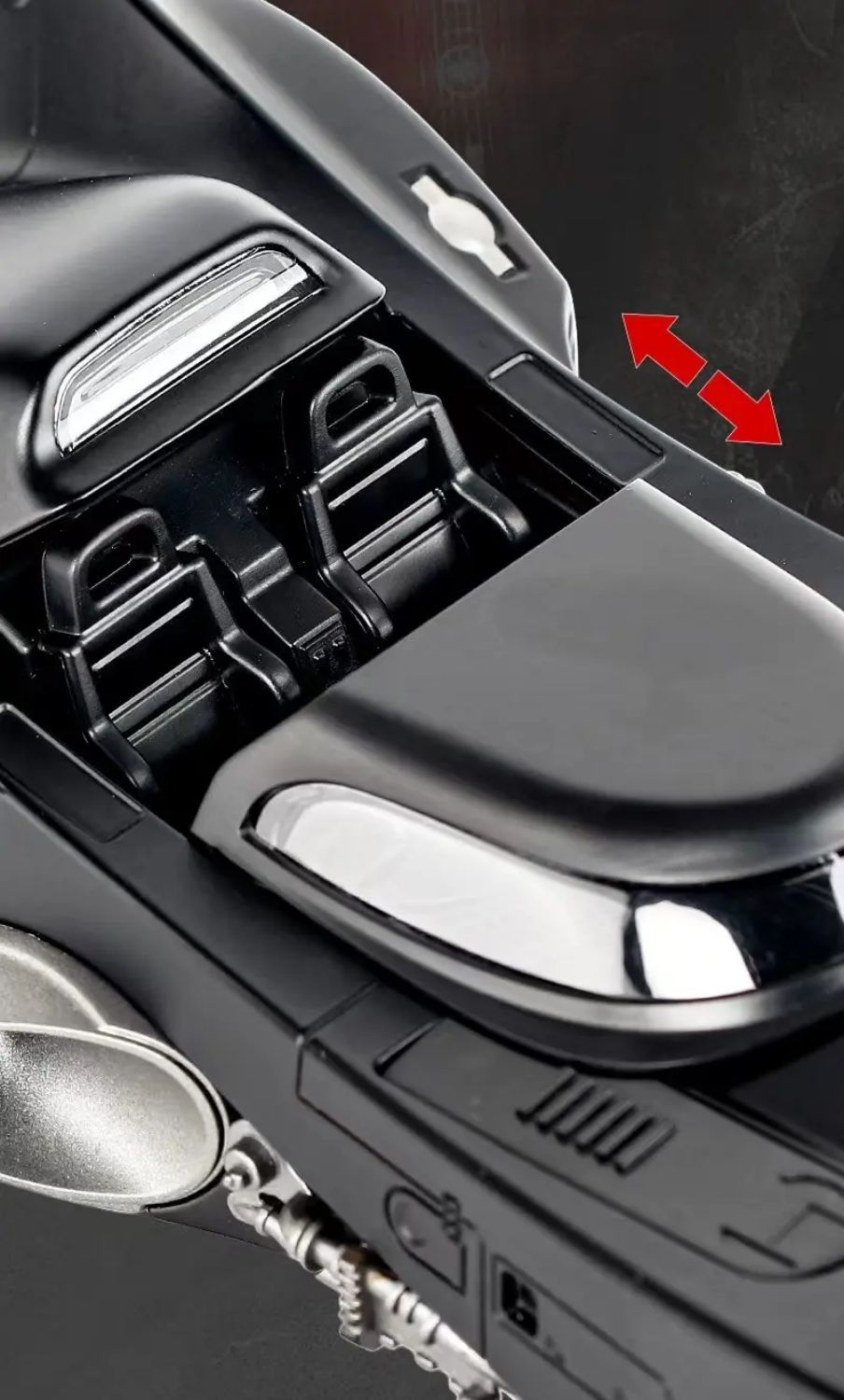 QY Toys 1989-Batmobile 1:24 Scale (Official Licensed Product)