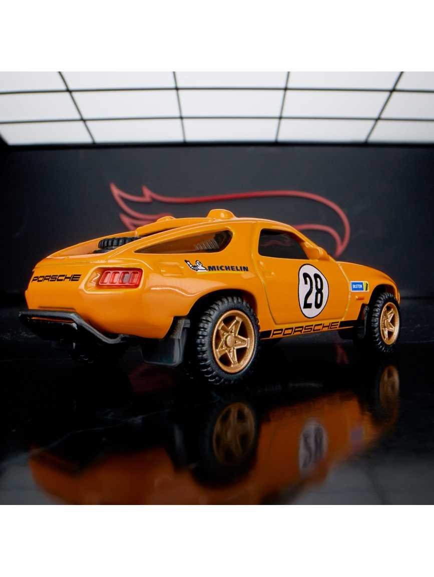 HotWheels Elite 64 Porsche 928 Safari imported rlc 1:64 Scale (With Protector)