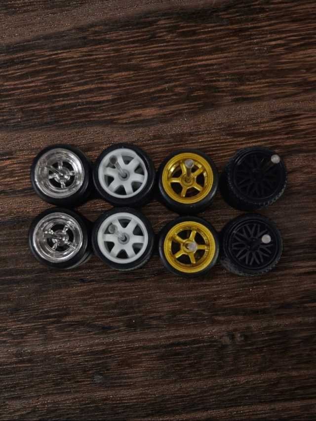 Rubber tires wheels (set 4) 1:64
w-6