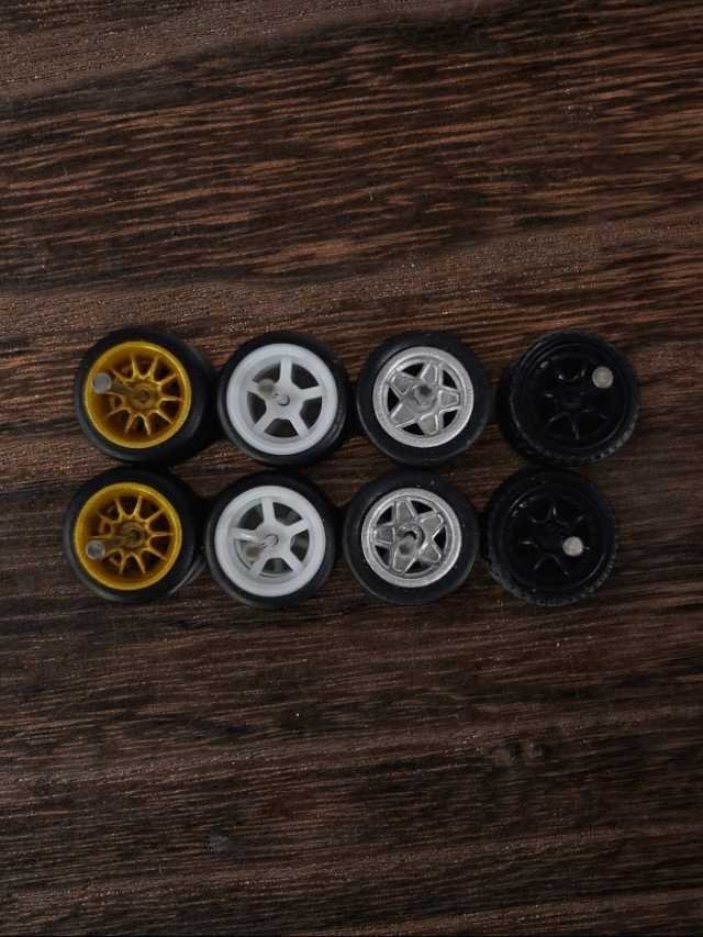 Rubber tires wheels (set 4) 1:64
w-4