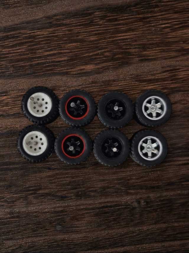 Rubber tires wheels (set 4) 1:64
w-17