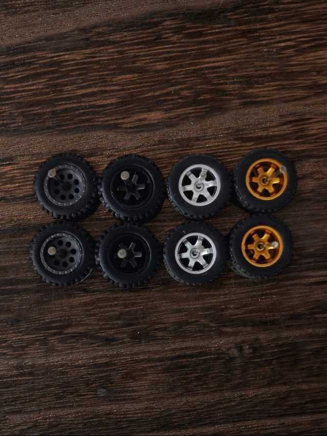 Rubber tires wheels (set 4) 1:64
w-16