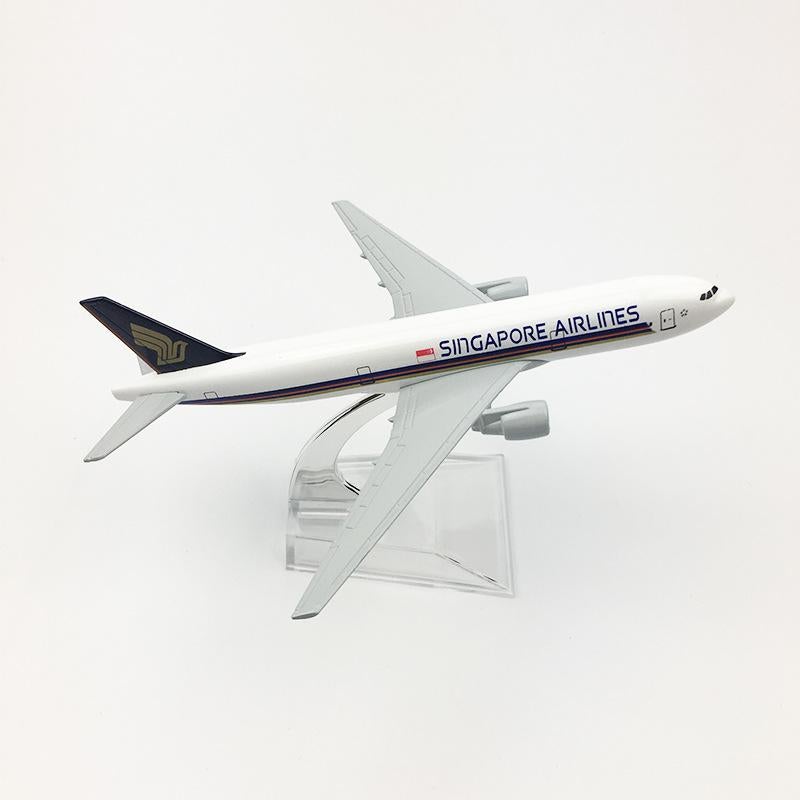 Aircraft Model Singapore Airlines Boeing 777 Model Airplane Metal Diecast 16cm (code 143)