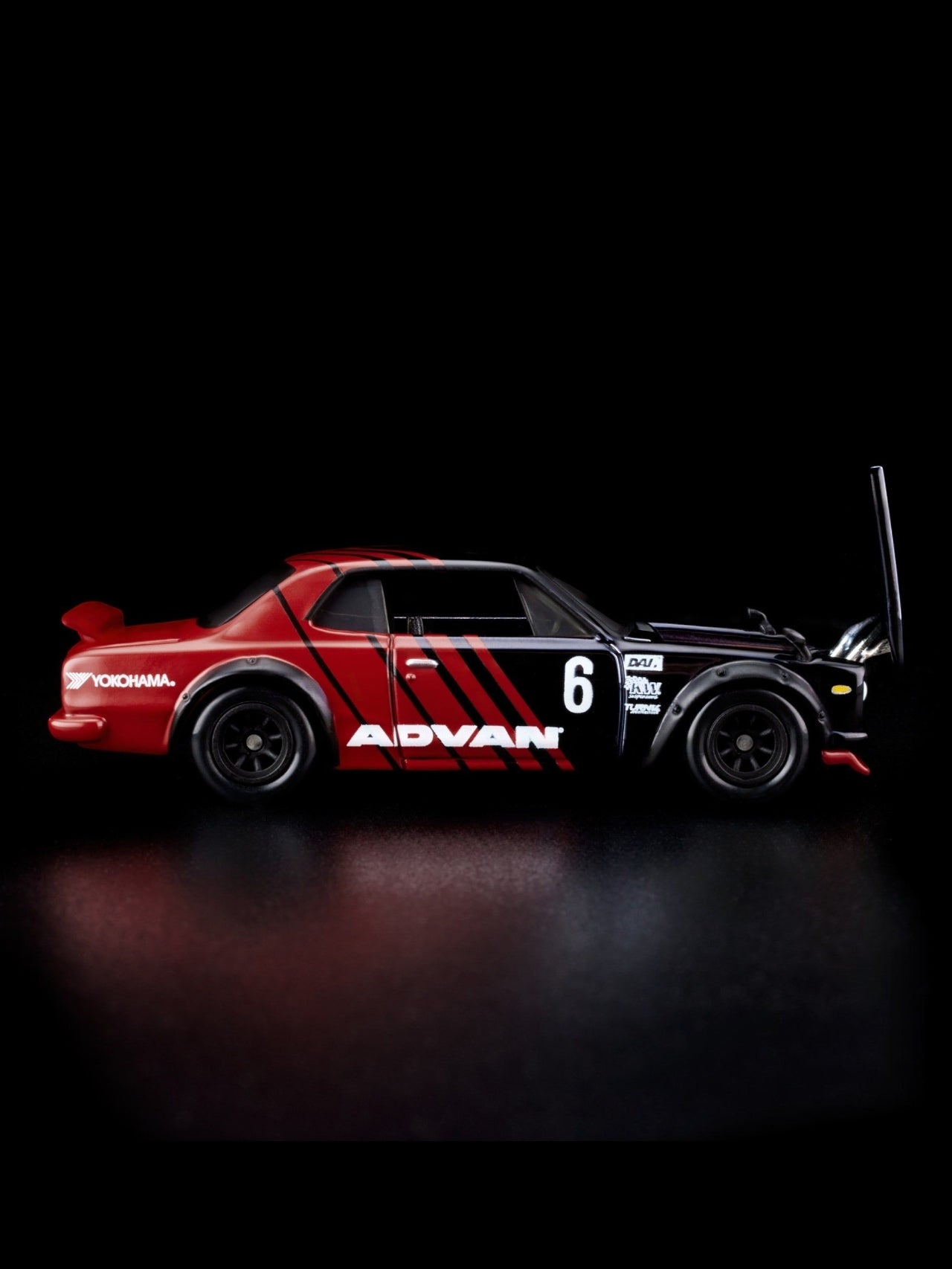 HotWheels 1972 Skyline H/T 2000GT-R RLC 1:64 Scale (With Protector)