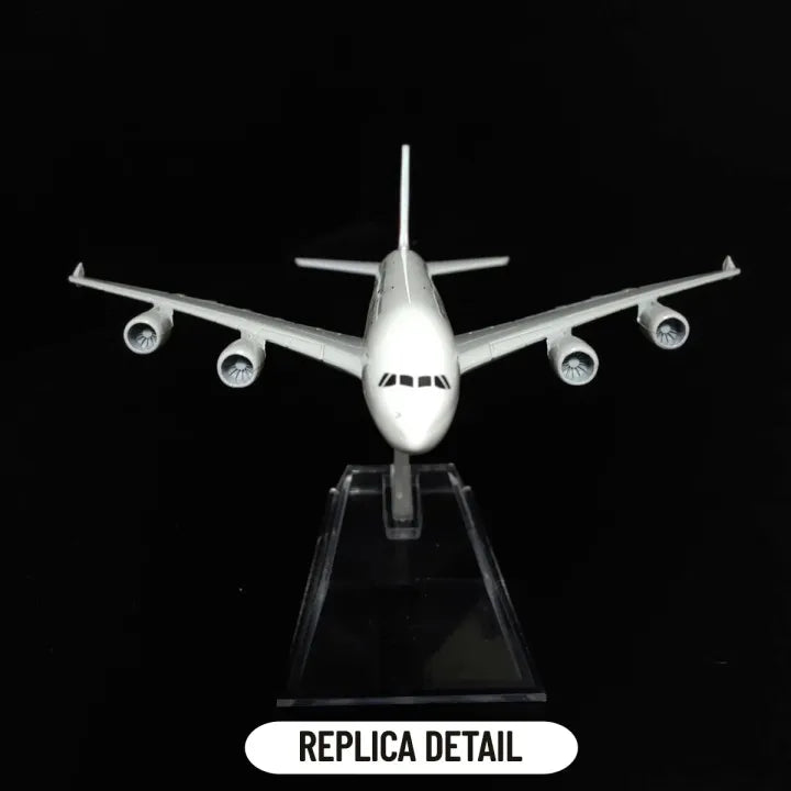 Aircraft model Emirates A6-EEJ Airplane Diecast metal 16cm, With Display Stand