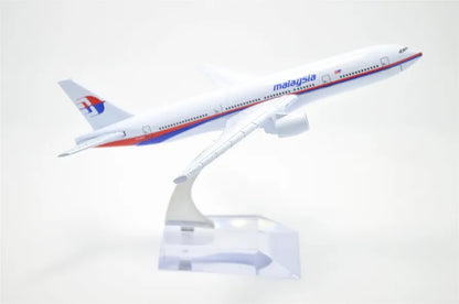 Aircraft Model TANG DYNASTY 16cm B777 Malaysia Airlines Metal Airplane Model ( code 136 )