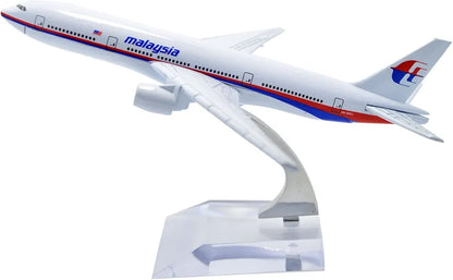 Aircraft Model TANG DYNASTY 16cm B777 Malaysia Airlines Metal Airplane Model ( code 136 )