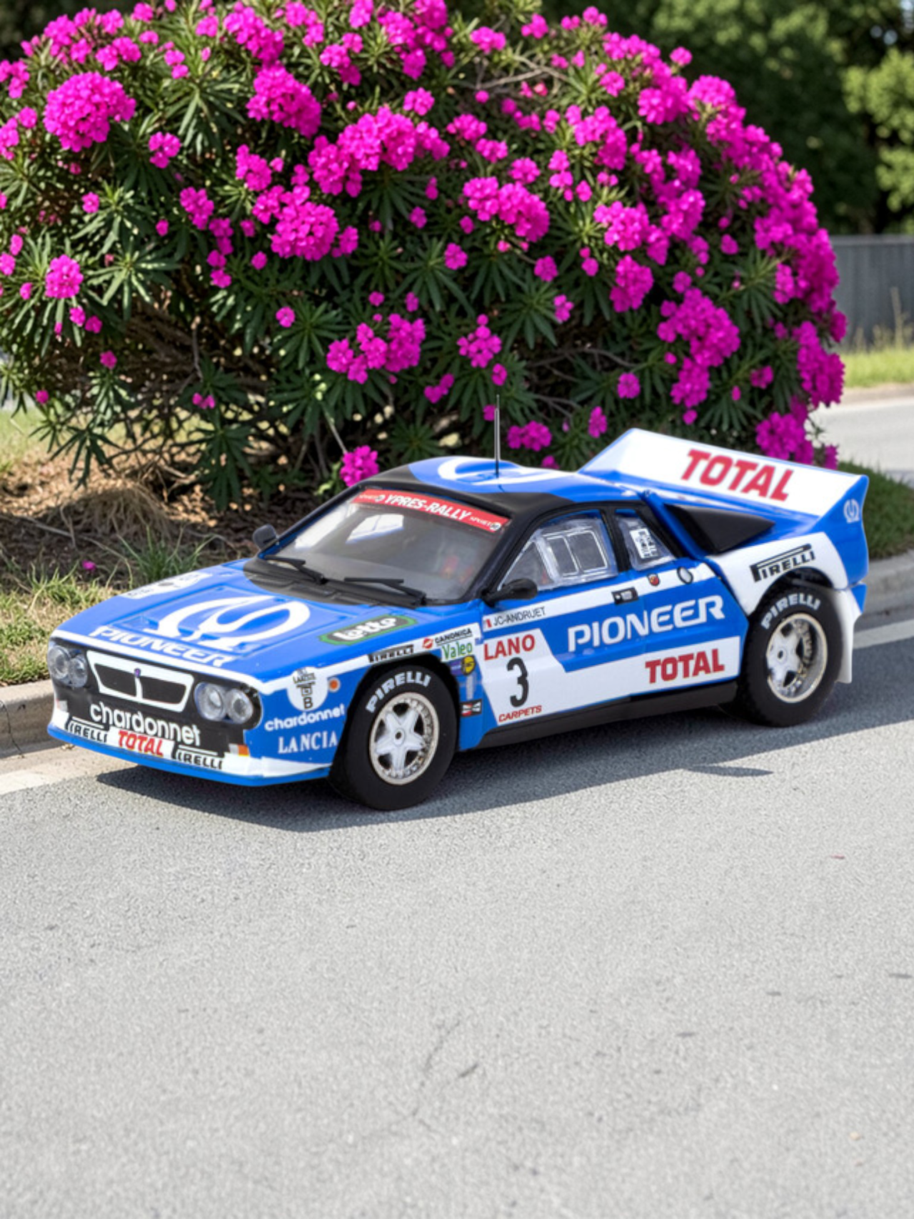 Tarmac Works Lancia 037 Rally (1983)- Classic Racing Car Collectible Model 1:64 Scale