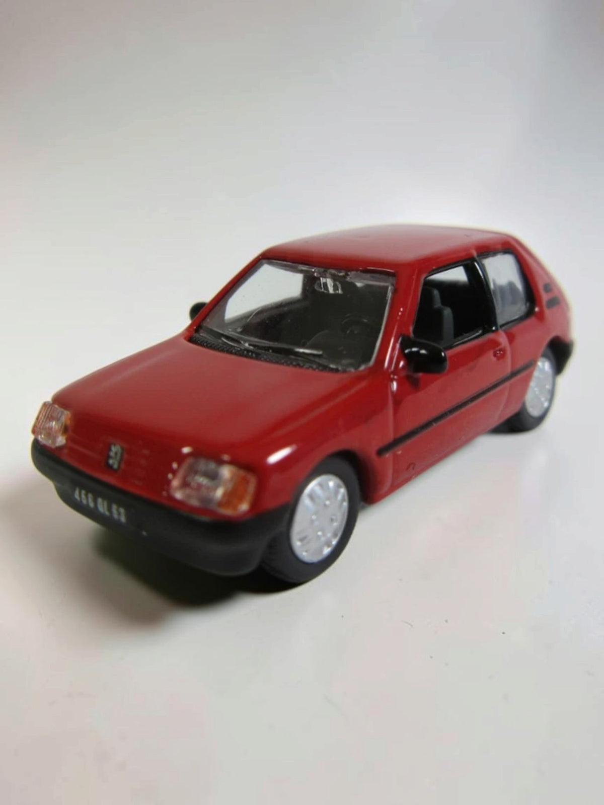 NOREV "Peugeot 205 XR rot 1985 Diecast Model 1:87 Scale
