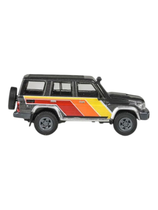 Para64 2014 Toyota Land Cruiser LC76 TRD Livery 1:64 Scale Diecast