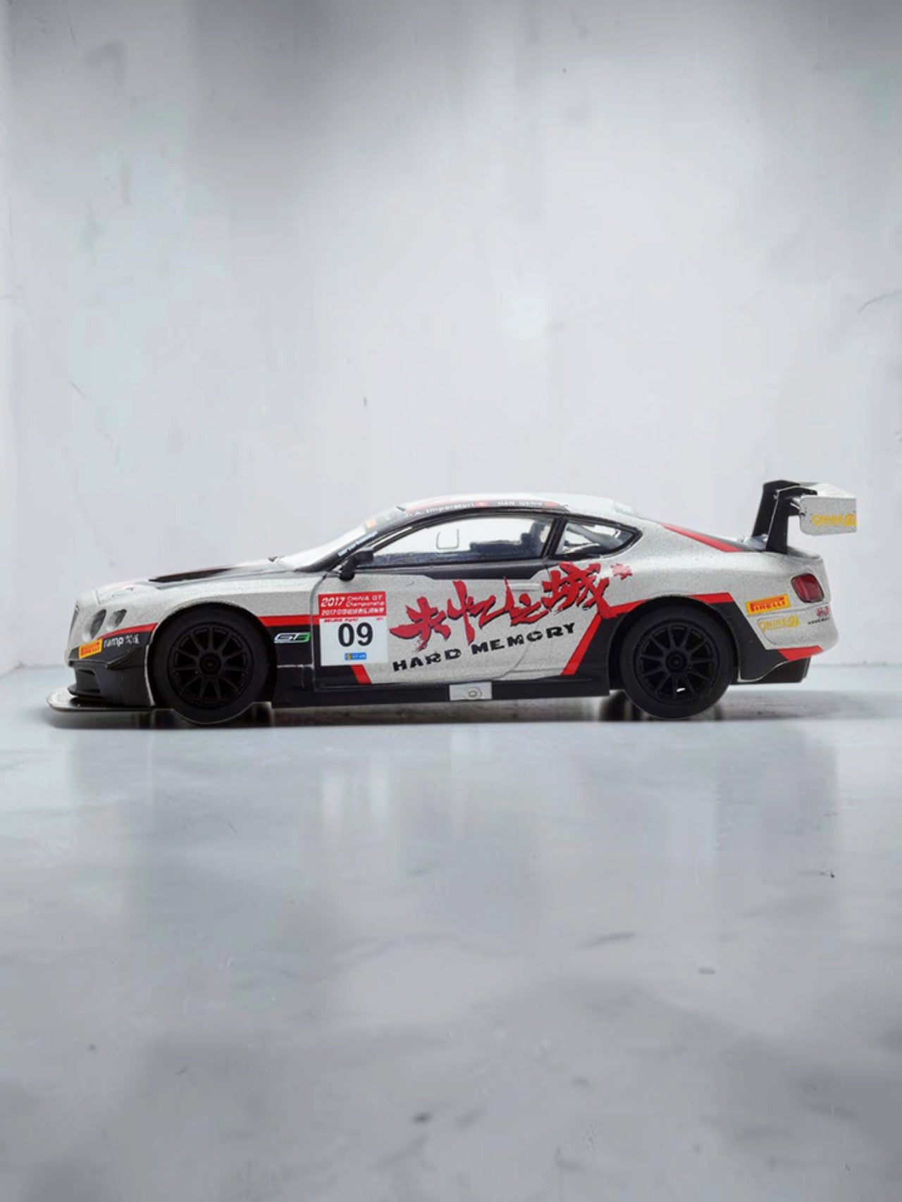 Spark "Bentley Continental GT3 Championship 2017 Die-cast Car 1:64 Scale