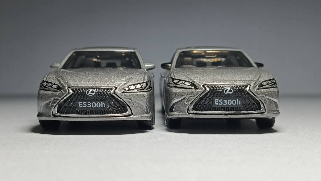 CCA Lexus ES300h Luxury Die-Cast Model Car 1:64 Scale L01-01