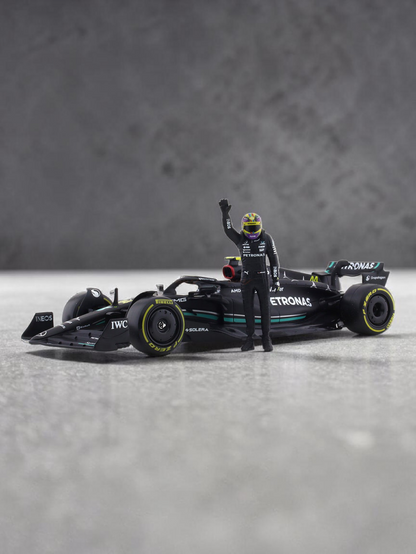 Bburago 2023 Mercedes-AMG W15 No.44 Lewis Hamilton 1:24 Scale diecast Racing Car Formula One