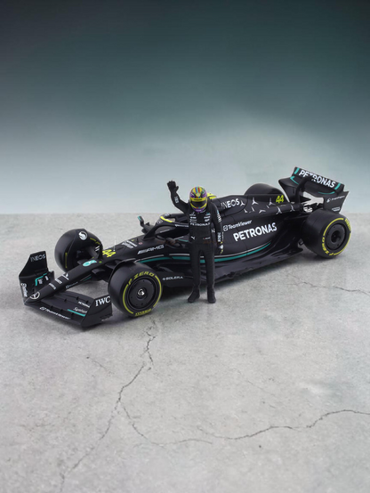 Bburago 2023 Mercedes-AMG W15 No.44 Lewis Hamilton 1:24 Scale diecast Racing Car Formula One