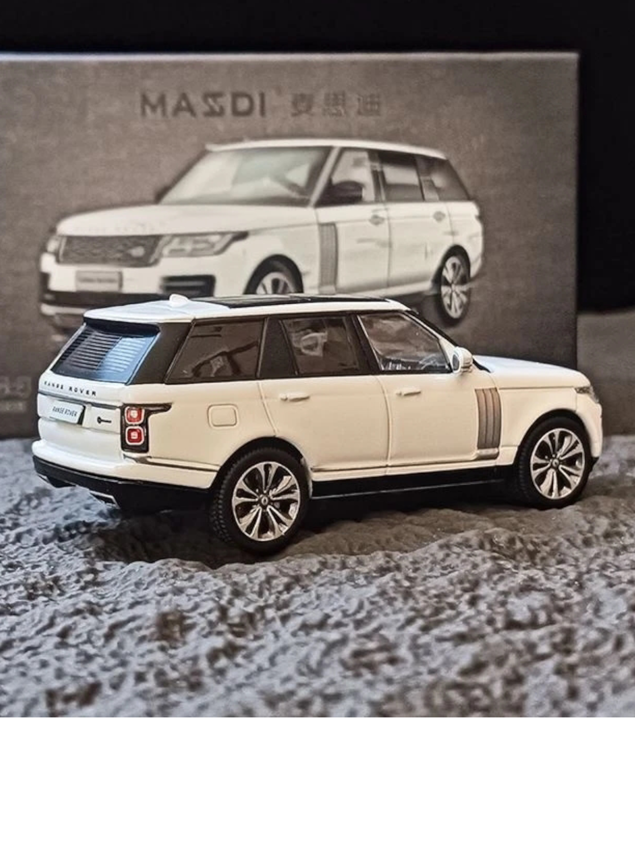 Masdi 2020 Land Rover Range Rover 1:64 Scale Diecast