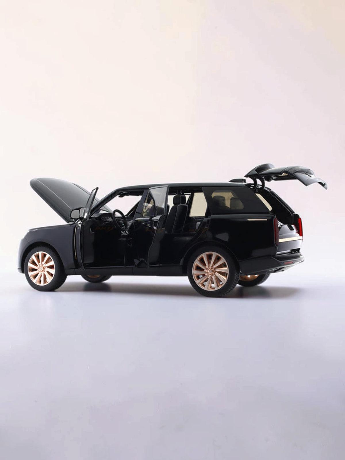QT TOYS 2022 Land Rover Range Rover SV 1:18 Scale Alloy Die-Cast Model Car | Opening Doors, Lights & Sound, Steering, Suspension & Adjustable Seats
