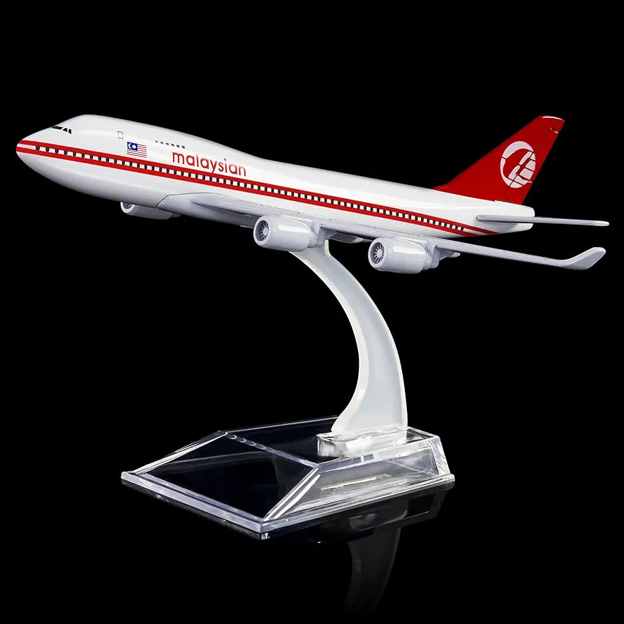Aircraft Model Boeing 747-4H6 Malaysia Airlines Airplane 16cm (Code 126)