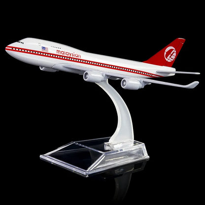 Aircraft Model Boeing 747-4H6 Malaysia Airlines Airplane 16cm (Code 126)
