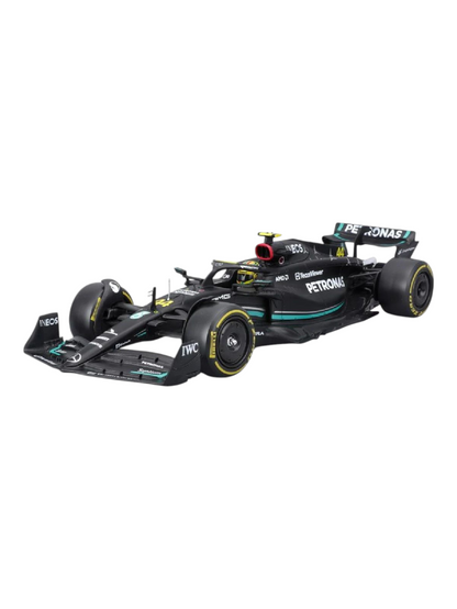Bburago Formula 1 (F1) AMG Petronas F1 W14 E Performance #44 Lewis Hamilton Diecast 1:24 Scale (With Acrylic Case)