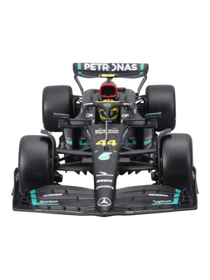 Bburago Formula 1 (F1) AMG Petronas F1 W14 E Performance #44 Lewis Hamilton Diecast 1:24 Scale (With Acrylic Case)