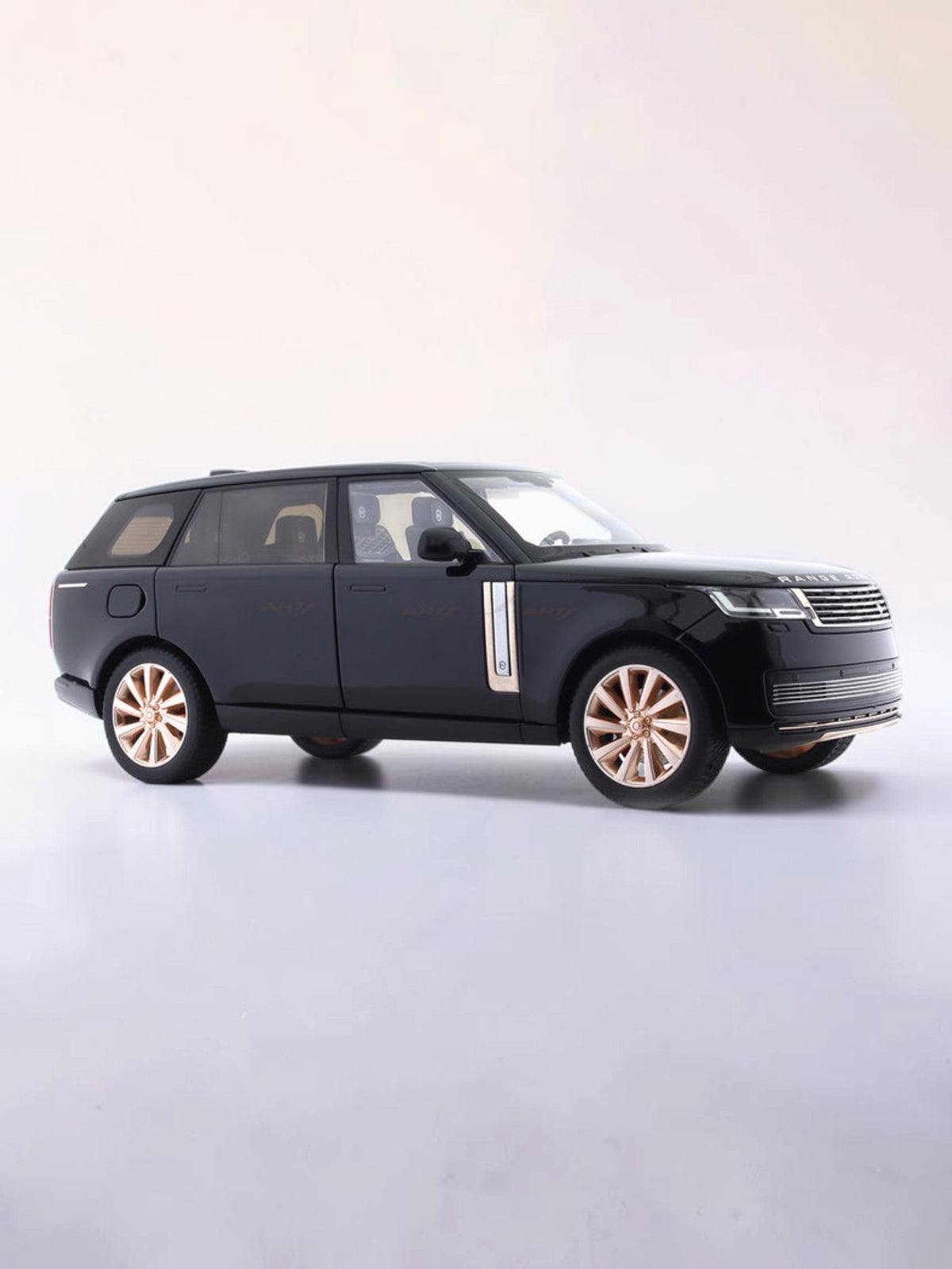 QT TOYS 2022 Land Rover Range Rover SV 1:18 Scale Alloy Die-Cast Model Car | Opening Doors, Lights & Sound, Steering, Suspension & Adjustable Seats