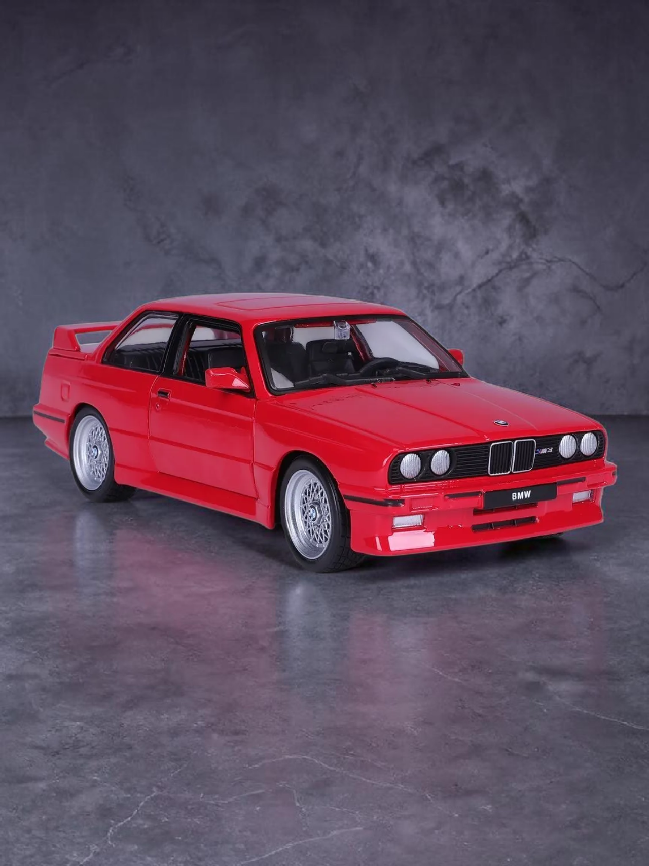 Bburago 1988 BMW 3 Series M3 Important 1:24 Sca