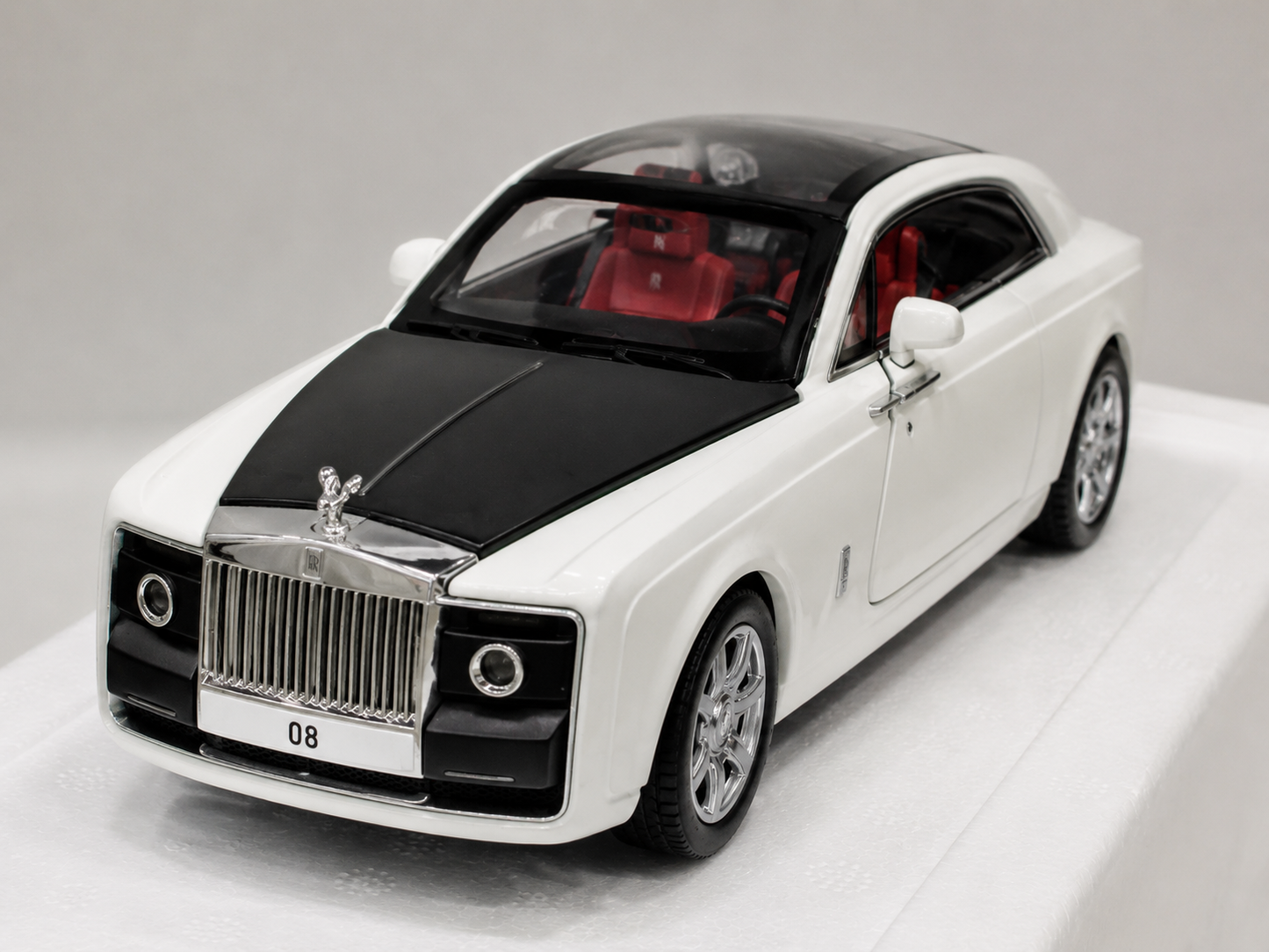 XLG Rolls-Royce 1:24 Scale Luxury Coupe Die Cast Model Car | Openable Doors | Light & Sound | Pull Back Action