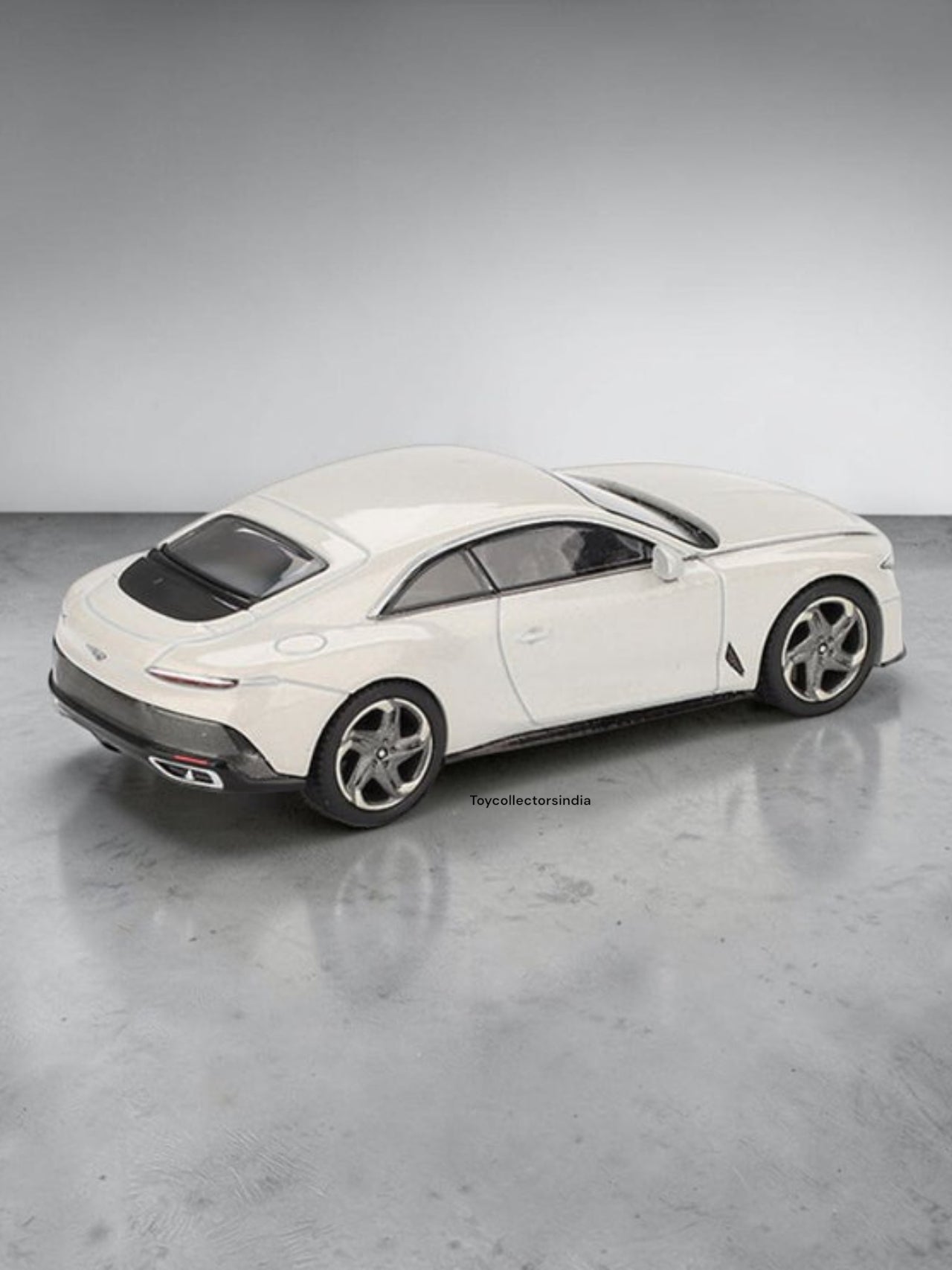 Mini GT #969: Bentley Batur Bonneville Pearl Imported 1:64 Scale Box And Blister