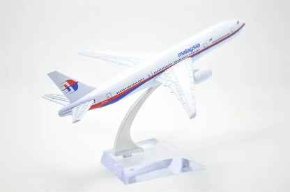 Aircraft Model TANG DYNASTY 16cm B777 Malaysia Airlines Metal Airplane Model ( code 136 )